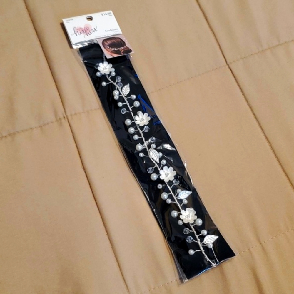 NWT Pearl & Flower Headpiece Studio His and Hers